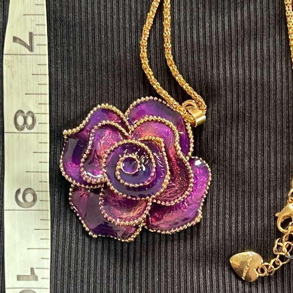 NWT Betsey Johnson Gold Necklace with Enameled Purple Rose - Picture 7 of 7